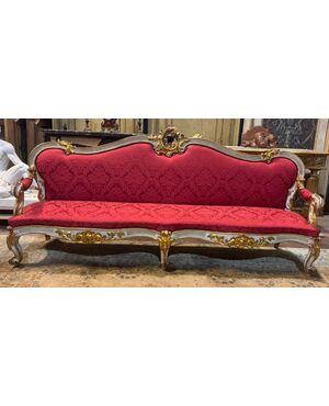 PANC162 - Coppia di divani rivestiti in tessuto rosso, epoca '700, misure cm L 230 x H 124 x P 65