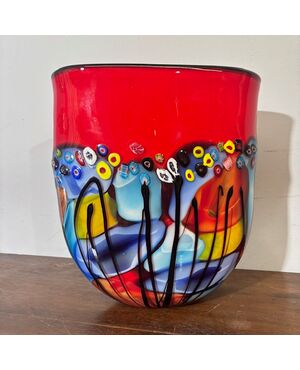 Vaso strepitoso vetro  Murano lavorazione incamiciata e a Murrine Millefiori . Anni 70 Grandi dimensioni . H 35 L 33