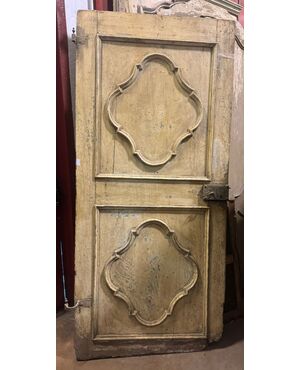 PTL706 - Porta laccata con pannelli scolpiti, epoca '700, misure cm L 102 x H 226