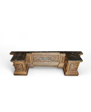 Basamento da cornice in legno dorato