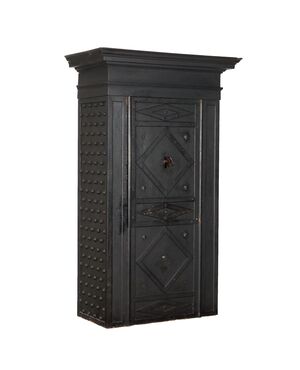 DARS675 - Antique safe in walnut and iron, decorated with studs, 19th century, dimensions cm W 112 x H 186 x D 57