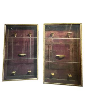 Coppia di teche in legno 