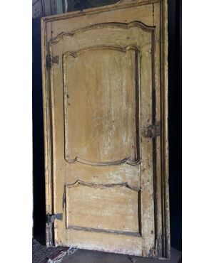 PTL707 - Lacquered door with frame, 18th century, opening cm W 102 x H 225
