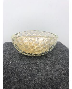 Coppa in vetro soffiato con inclusione di bolle e oro.Manifattura Barovier &Toso.