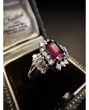 Anello  in  Platino  con  Rubino  e  Diamanti  