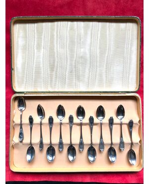 Set of 12 silver tea spoons with art-nouveau floral decorations. Original box Austria.     