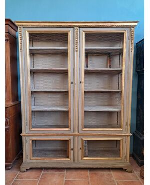 Libreria a 4 porte laccata e dorata con rete