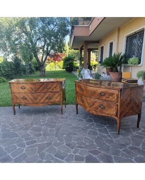 Coppia di cassettoni Lombardi noce del 700 con intarsi bois de rose 