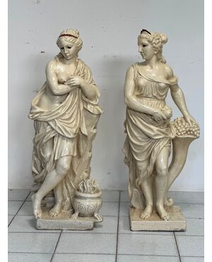 Coppia di statue in graniglia di pietra. Epoca primi 900. H 94 cm