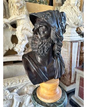  Busto in Bronzo di Menelao, su colonna in marmo verde del XIX Secolo