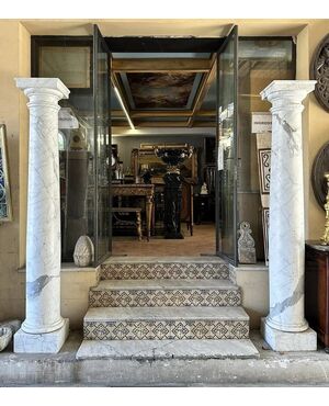  Sontuosa Coppia di Colonne in Marmo di Carrara, XIX Secolo 