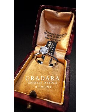 Anello solitario con  Diamante  0.53 ct.  