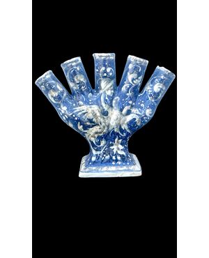 Tulipaniera in maiolica a sfondo blu con decoro a raffaellesche.Manifattura Molaroni.Pesaro.