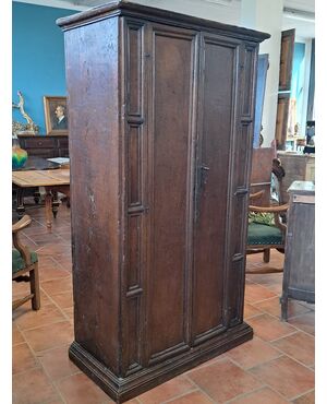 Armadio credenza del ‘600 in castagno