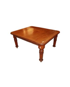 1800s Victorian extendable mahogany table