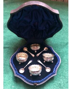Set of 4 silver salt cellars with floral and rocaille decorations with original box Birmingham 1897 England.     