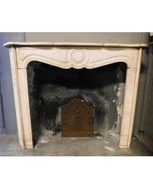 chm660 - fireplace in white Carrara marble, 19th century, cm l 134 xh 103     