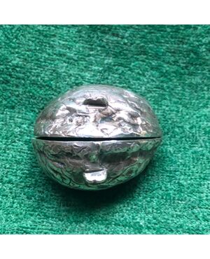 Walnut-shaped silver pill box London 1901.     