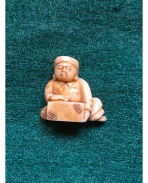 Ivory netsuke &#39;with seated figure with wooden log.Japan.     