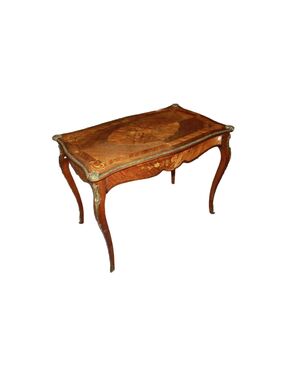 Tavolo Scrittoio Francese Stile Luigi XV Intarsiato e con Bronzi