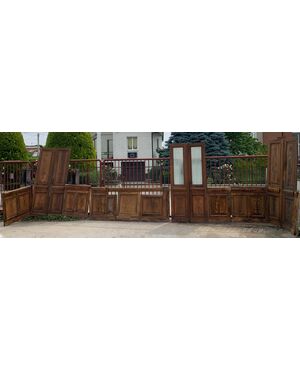 DARB243 - Boiserie Liberty in noce con tre porte, misura metri lineari 9