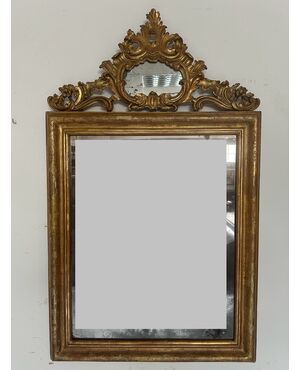 Specchiera in legno intagliato e dorato. Lombardia fine 700