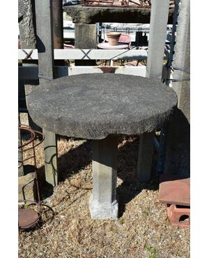 Tavolino in pietra 