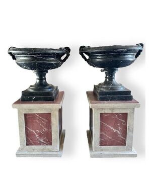  Coppia di Vasi in Marmo Grand Antique con Basi