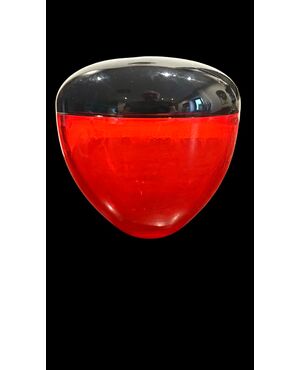 Vaso globulare in vetro a incalmo rosso nero.manifattura Salviati.Murano.