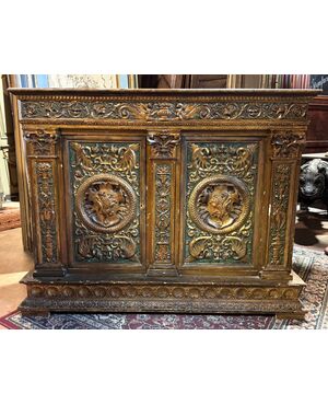 ARM249 - Credenza laccata, dorata e scolpita, epoca '800,misure cm L 170 x H 130 x P 63