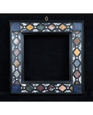 Cornice antica in commesso di marmo e pietre dure. Firenze XX secolo.