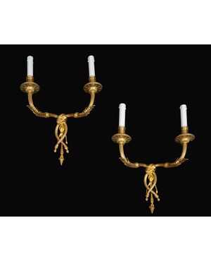 Coppia di applique antichi Napoleone III in bronzo dorato finemente cesellato. Francia XIX secolo.