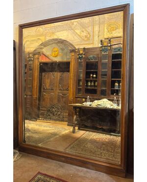 SPECC565 - Specchiera anni '40 con cornice in noce, misure cm L 196 x H 240