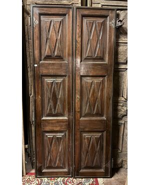PTI605 - Porta in noce, due battenti, epoca '600, misure cm L 90 x H 190 x P 3,5