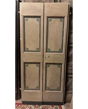 PTL588 - Porta laccata e dipinta, a due battenti, epoca '700, provenienza Umbria, misure cm L 86 x H 206 x P 4