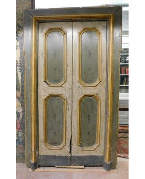 PTL416 - Porta a due battenti laccata, epoca '700, provenienza Italia centrale, misure telaio cm L 155 x H 252