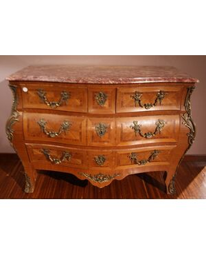 Antico maestoso cassettone comò francese stile Reggenza del 1800 in bois de rose con marmo e bronzi