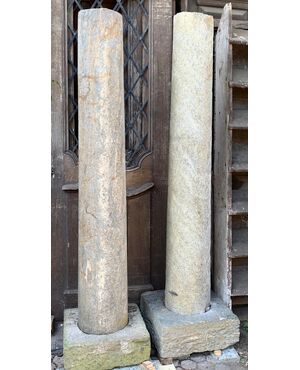 DARS680 - Coppia di colonne in pietra, epoca '600, mis. cm L 48/50 x H 196/200