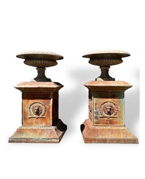  Coppia di Monumentali Vasi in Ghisa, manifattura italiana primo ’900