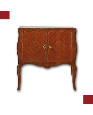 PICCOLA CREDENZA CON INTARSI META’ XVIII SECOLO