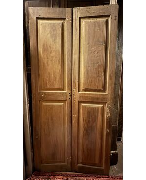 PTI761 - Porta a due battenti con pannelli scolpiti, epoca '800, misure cm L 107 x H 224