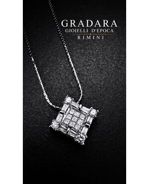 Pendente con  Diamanti  taglio principessa,  baguette  e  rotondo.