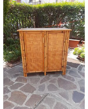CREDENZA MOBILE IN BAMBOO CON RIPIANI ANNI 70 LUCIDATO A GOMMALACCA