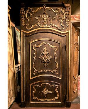 pti534 door with richly carved frame, meas. h 292 cm xl 155 cm     