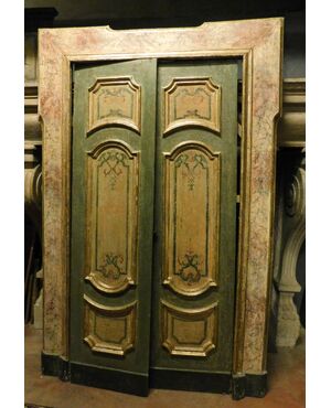 ptl532 - lacquered and gilded door with painted panels, cm l 155 xh 230     