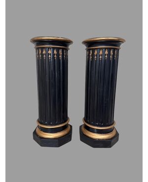 PAIR OF LACQUERED AND GILDED COLUMNS