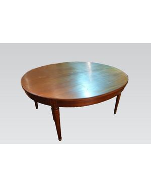 French extendable table from the 1800s, Louis XVI style