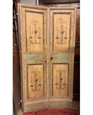 PTL712 - Umbrian door, lacquered and painted, 18th century, opening cm W 102 x H 204