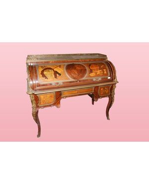 Antique large roll-top desk richly inlaid from the early 1800s