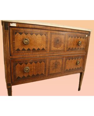 Antique Italian chest of drawers from the 1800s, Louis XVI style, richly inlaid.
